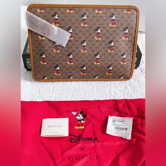 Authentic Gucci X Disney Clutch Pouch Mickey Mouse Mini GG Supreme Canvas - Picture 3 of 16